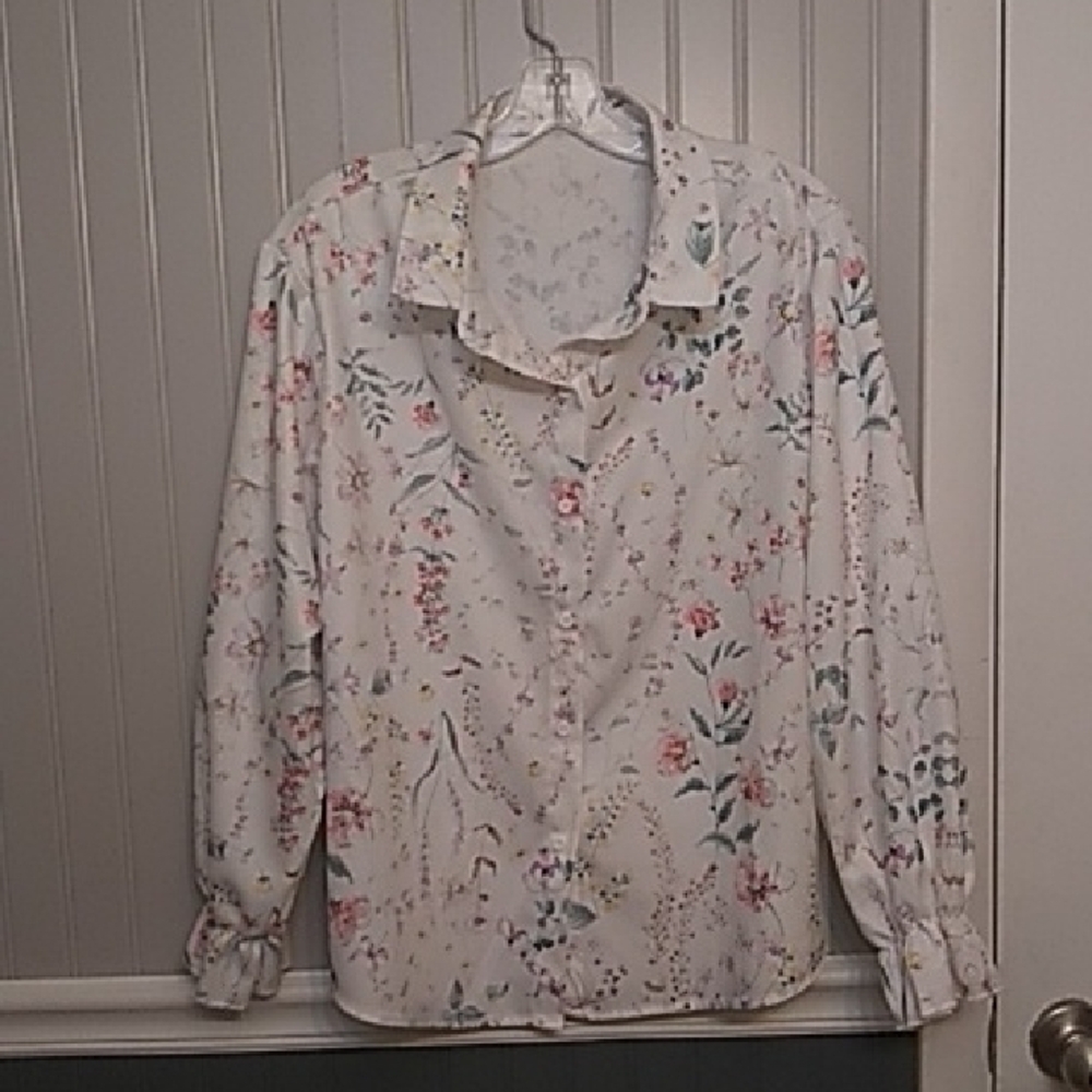🆕floral button-up blouse